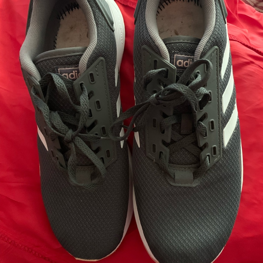 Adidas sneakers grey with 3 white stripes Sizes 9